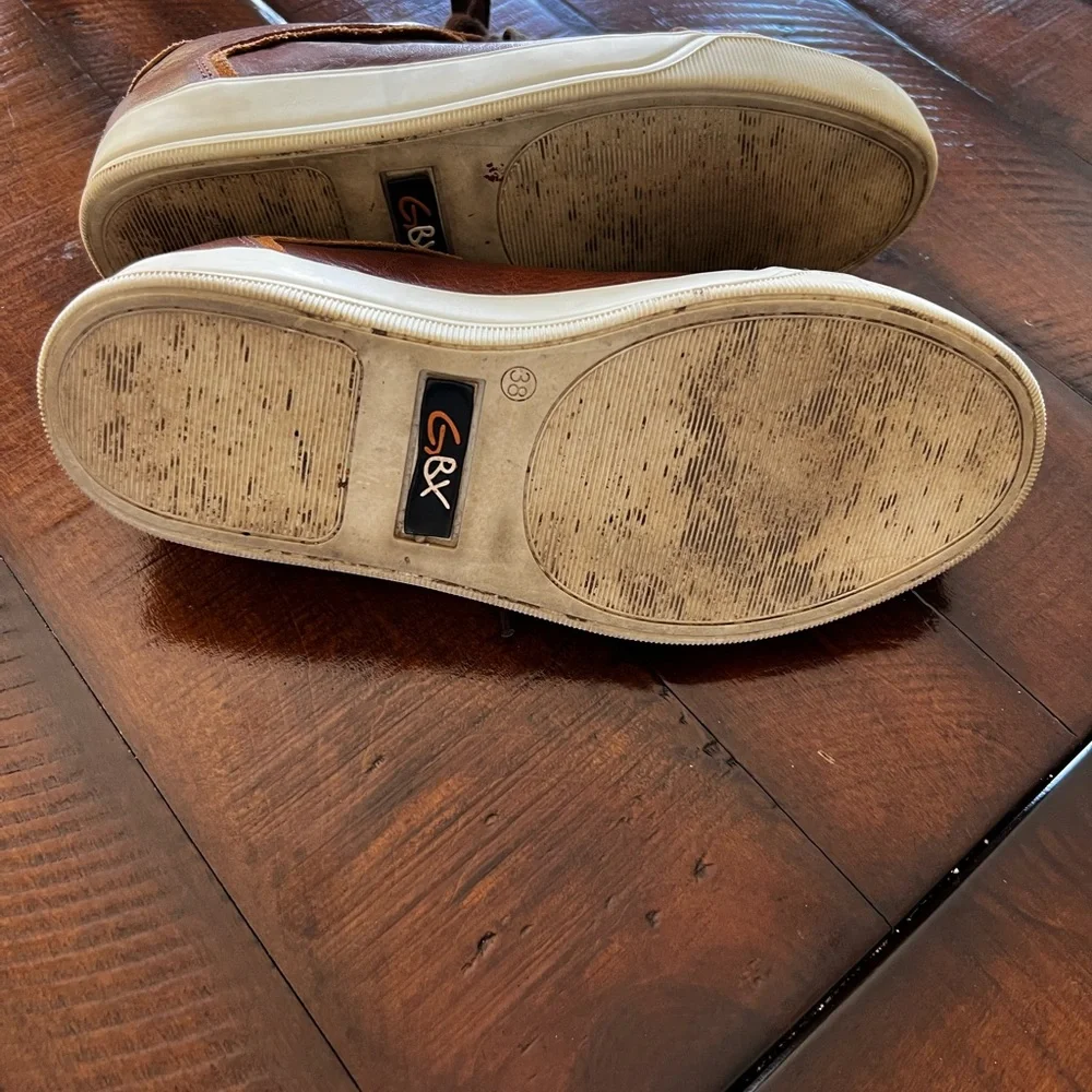 Shoes - Picture 4 of 4